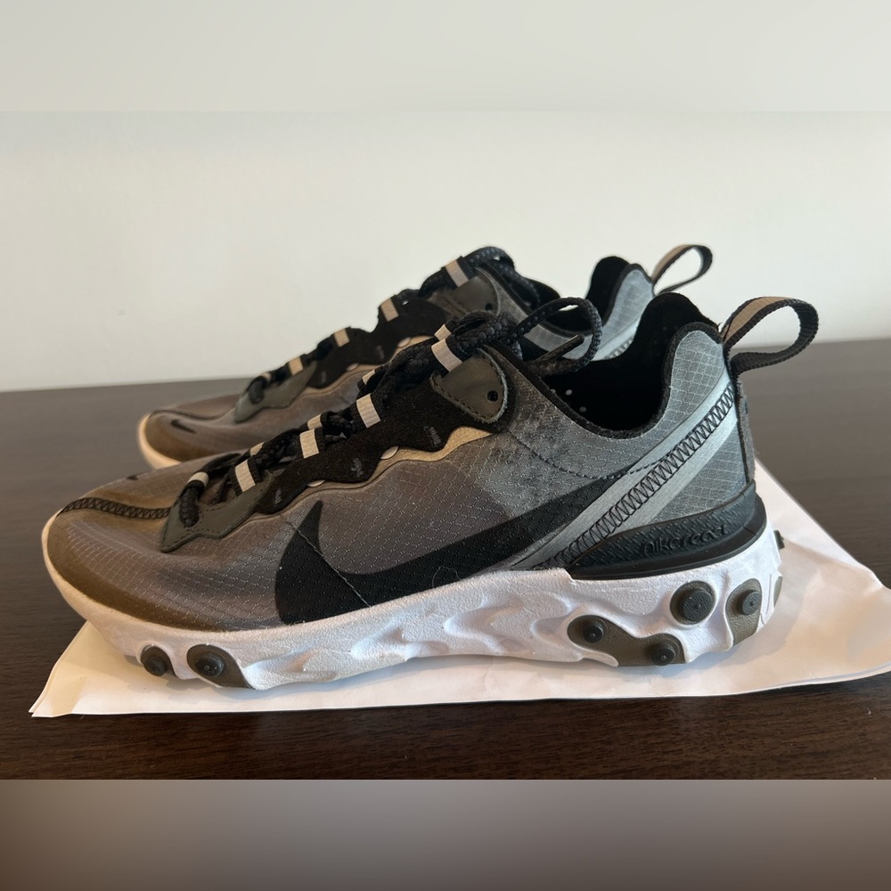 Nike React Element 87 Anthracite Black White AQ1090 001 big kids  Size 4
